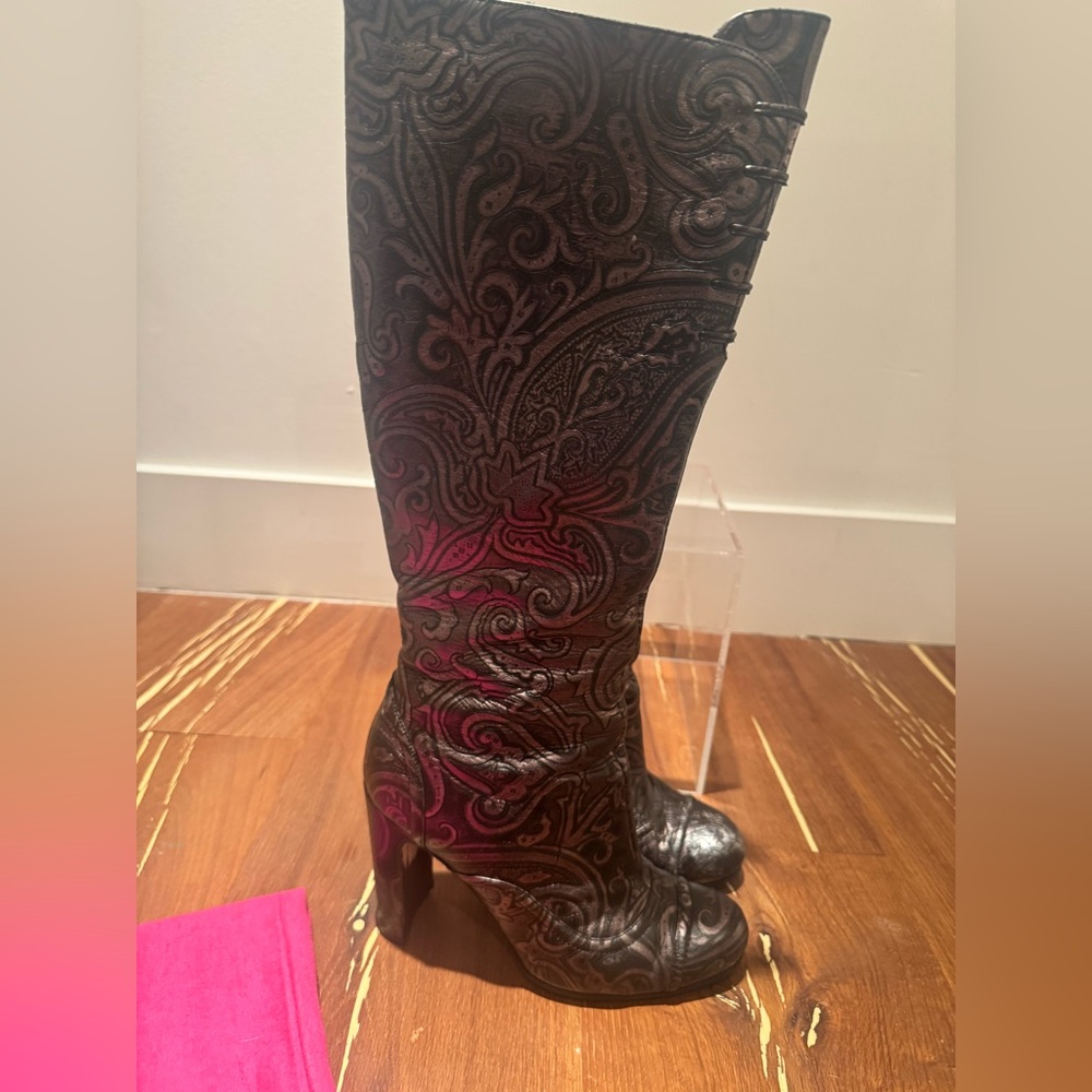 Etro paisley high heel zippered boots.
Size 39. (approx. US 9)